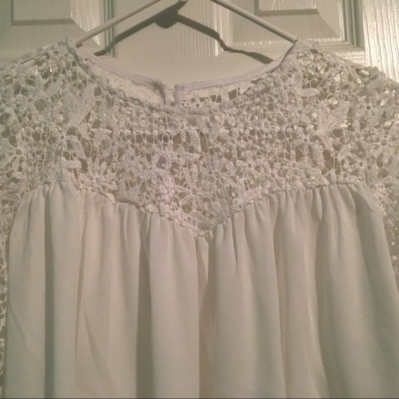 Flowy Shirt with Lace Sleeves - Picture 2 of 5